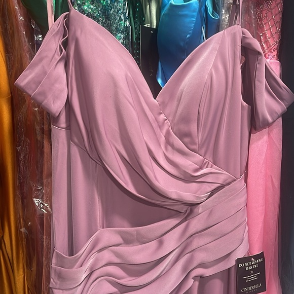 New with tags evening gown - Picture 5 of 5